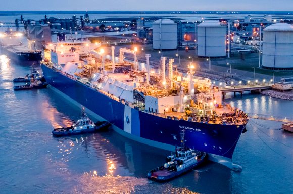Exemplar delivering LNG at Bahia Blanca Gasport